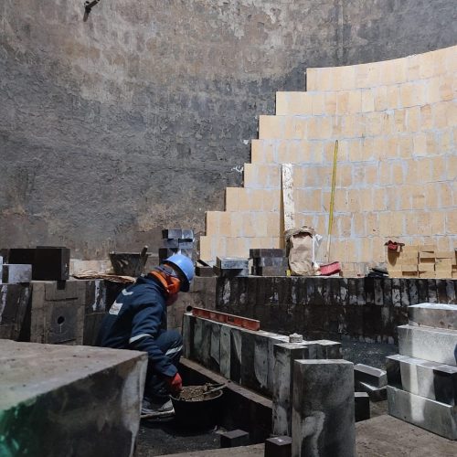Demolición y Reconstrucción Total Refractario Horno AUSMELT